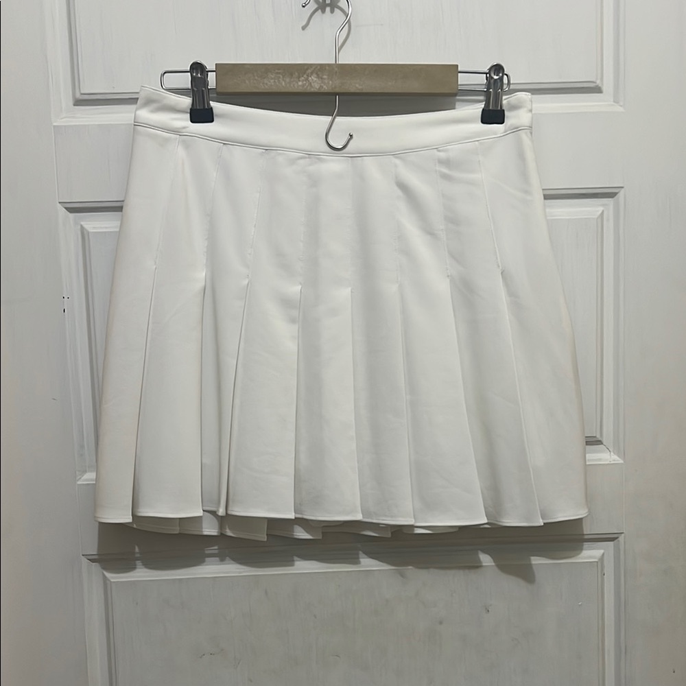 Elegant White Pleated Skirt